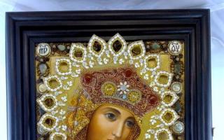 Icona Andronikovskaya della Madre di Dio nella preghiera di Pereslavl Icona Andronikovskaya della Madre di Dio a Pereslavl-Zalessky