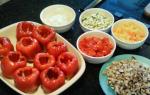 Wie man gefüllte Paprika im Ofen kocht